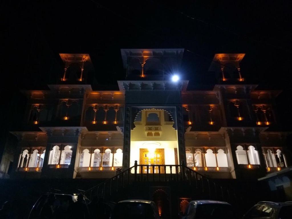 Golden Hands - Palace Raj Kumbha كمبالغره المظهر الخارجي الصورة